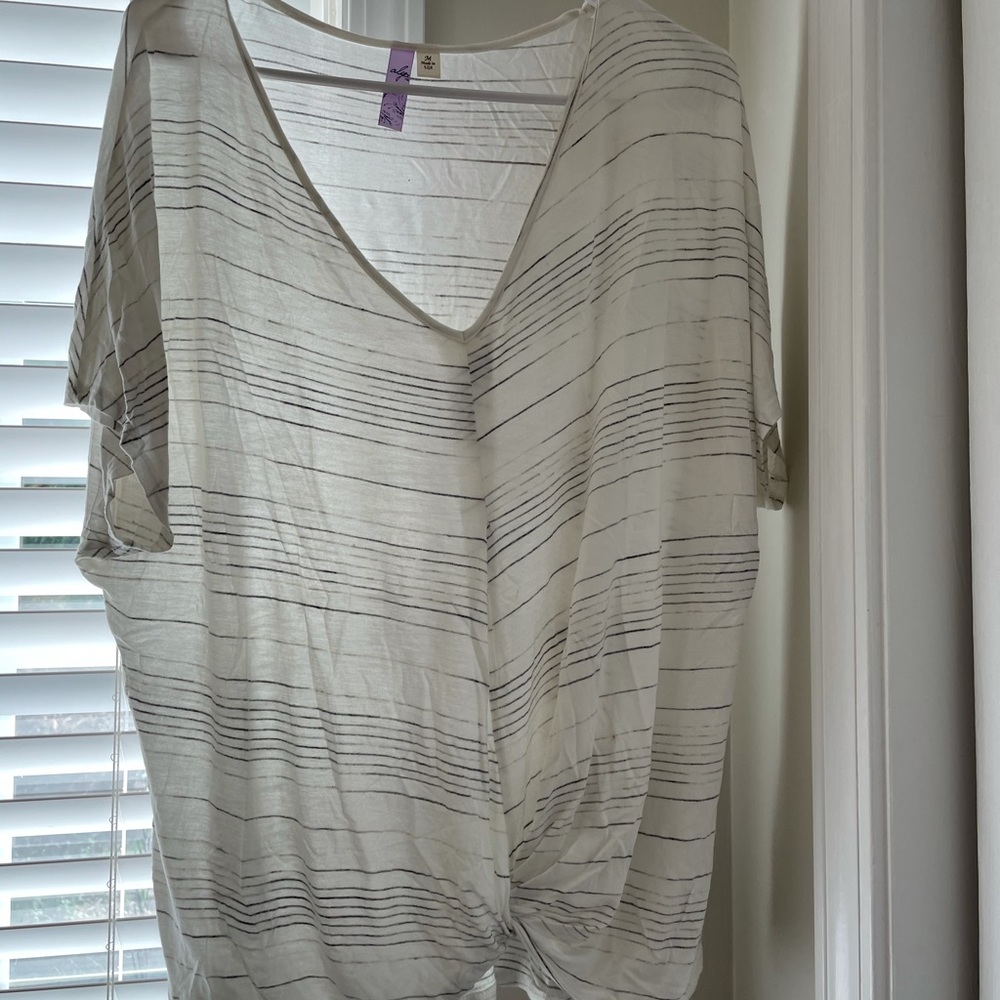 White shirt with grey stripes!✨✨